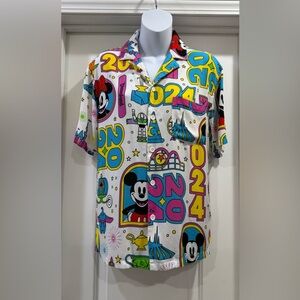 Disney Pixar 2024 Disneyland Unisex Button
Up Graphic Shirt Size Small